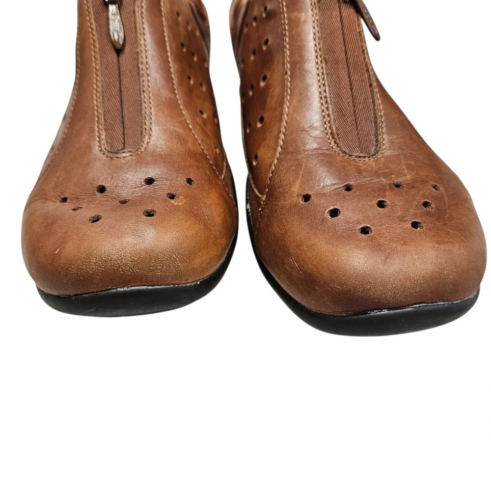 Dansko Loafers Women 39 Brown Leather Front Zip Perforated Comfort Walking Shoes